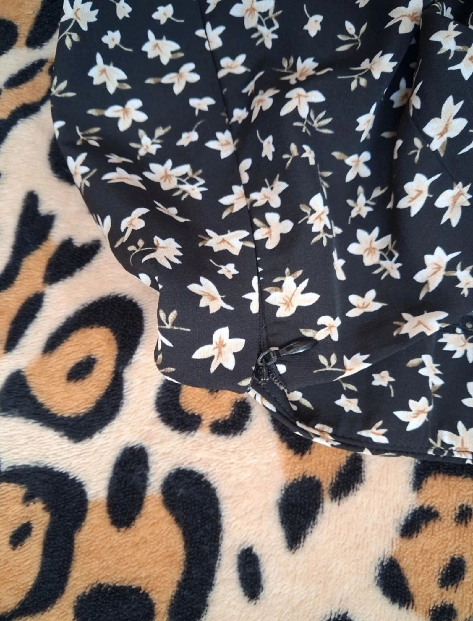 Zwarte midi-rok met bloemenprint – photo 2